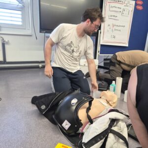 Wiederbelebung eines HEMA Dummy Wiederbelebung eines HEMA Dummy